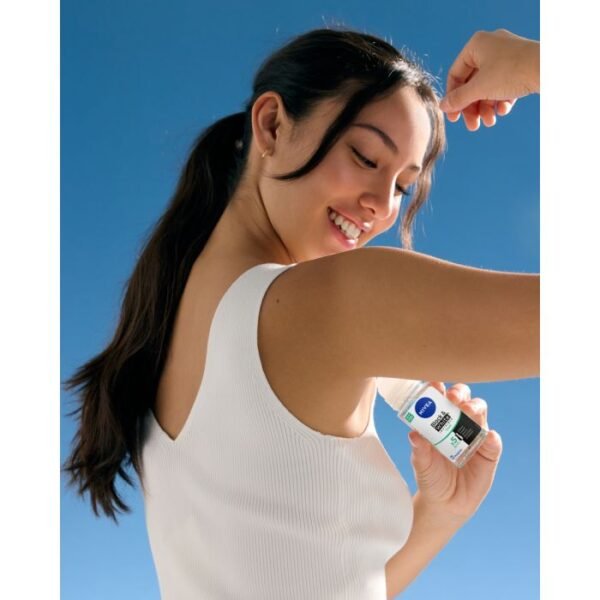 4005900386564_4_210b Nivea Déodorant Black & White Invisible roll-on - Active
