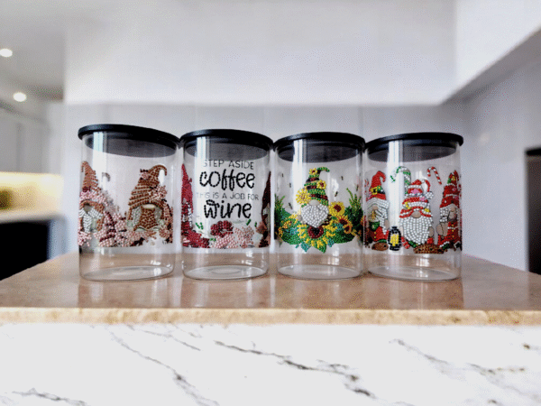 Lot 4 boites en verres avec couvercle en bois des dessins en perles fait main